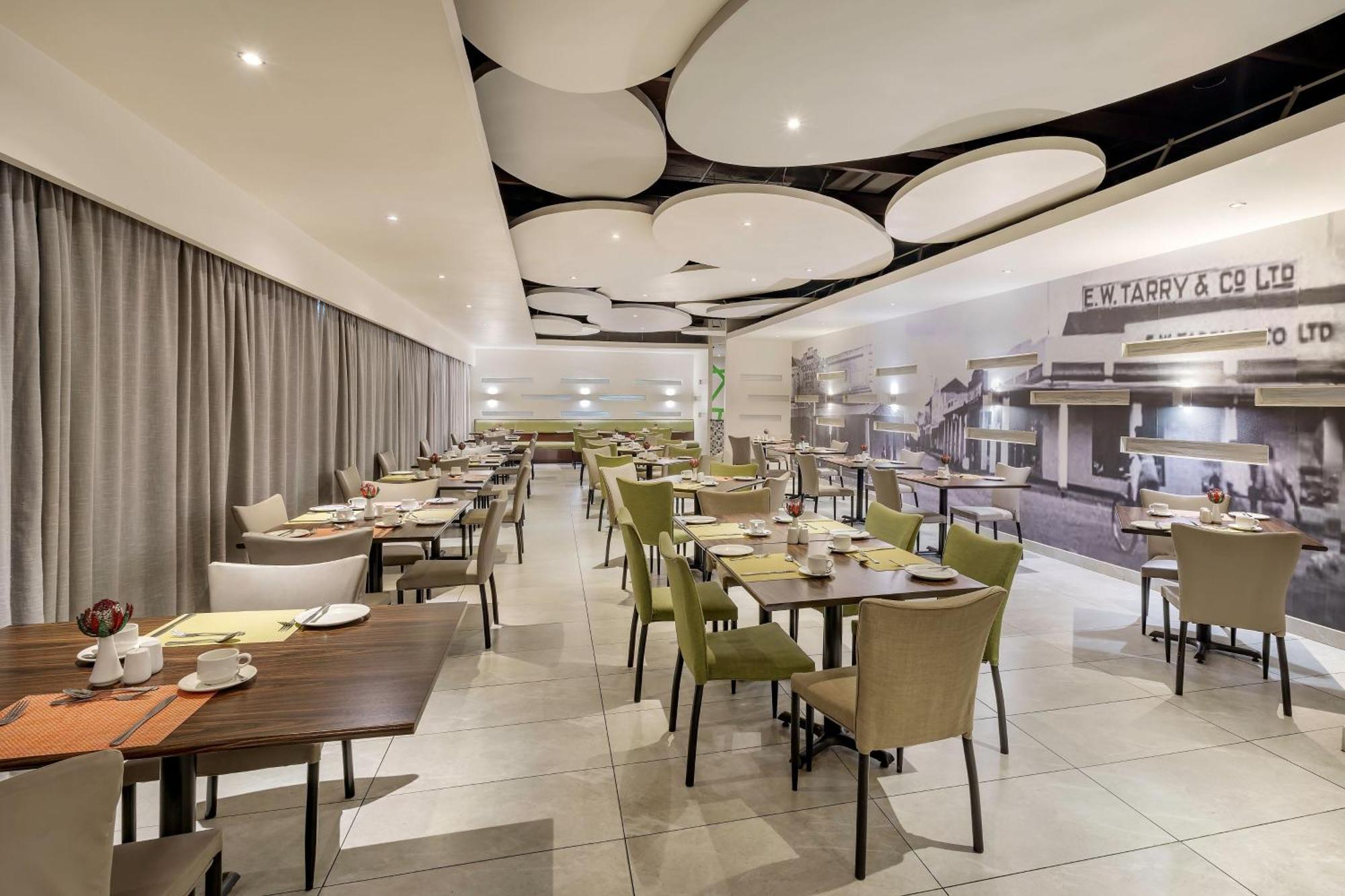 Protea Hotel By Marriott Lusaka Cairo Road Екстериор снимка