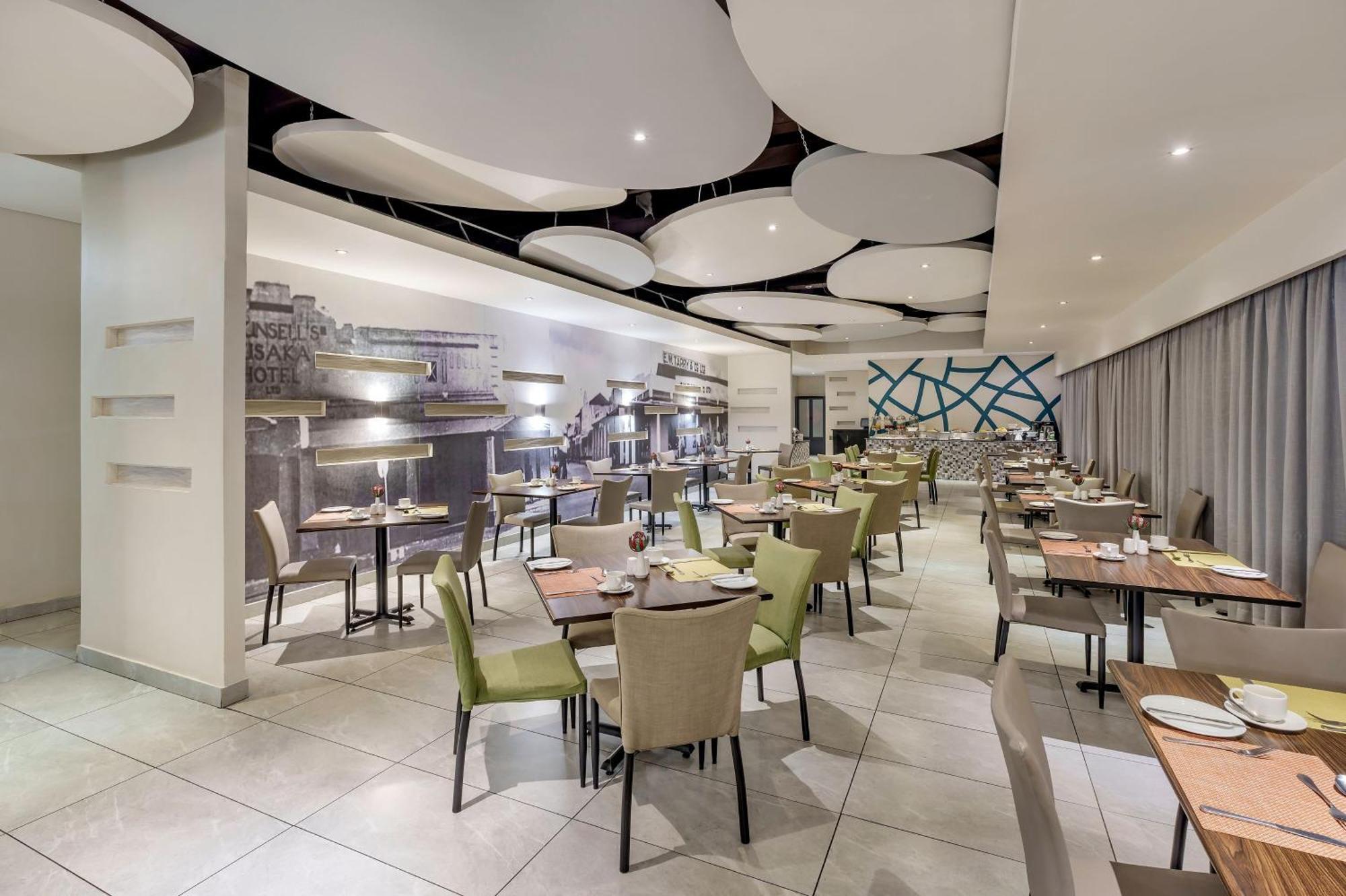 Protea Hotel By Marriott Lusaka Cairo Road Екстериор снимка