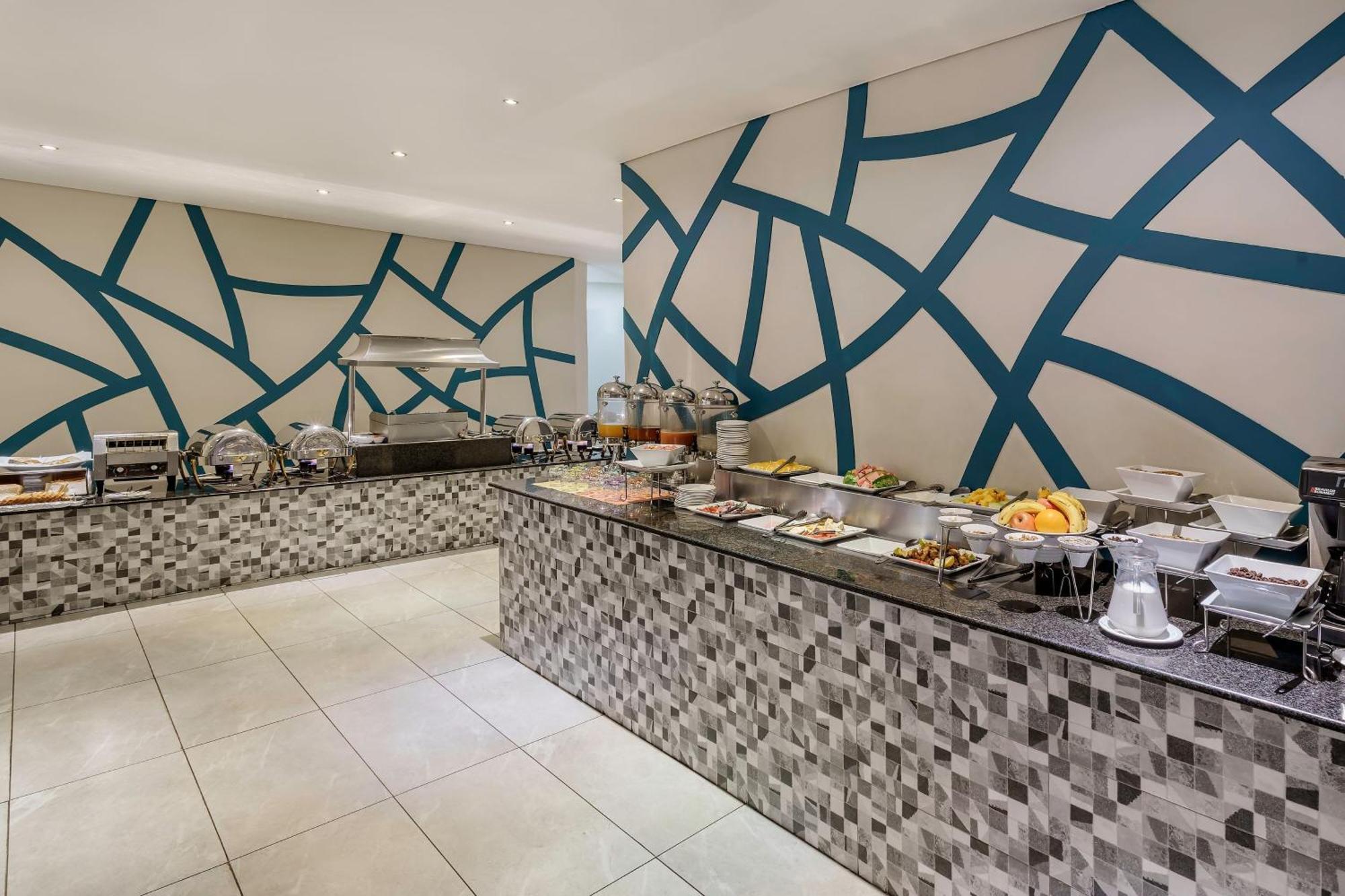 Protea Hotel By Marriott Lusaka Cairo Road Екстериор снимка