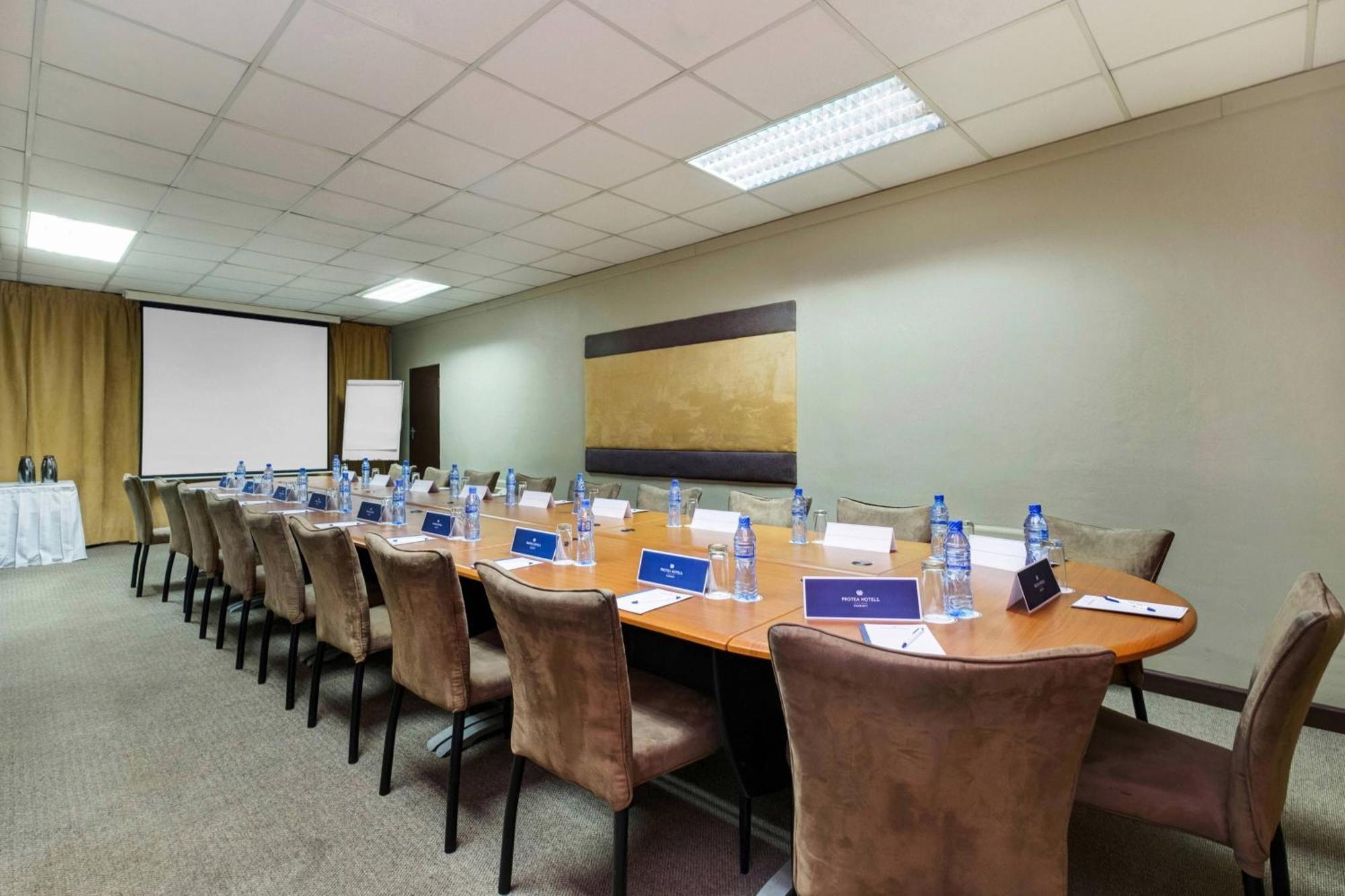 Protea Hotel By Marriott Lusaka Cairo Road Екстериор снимка
