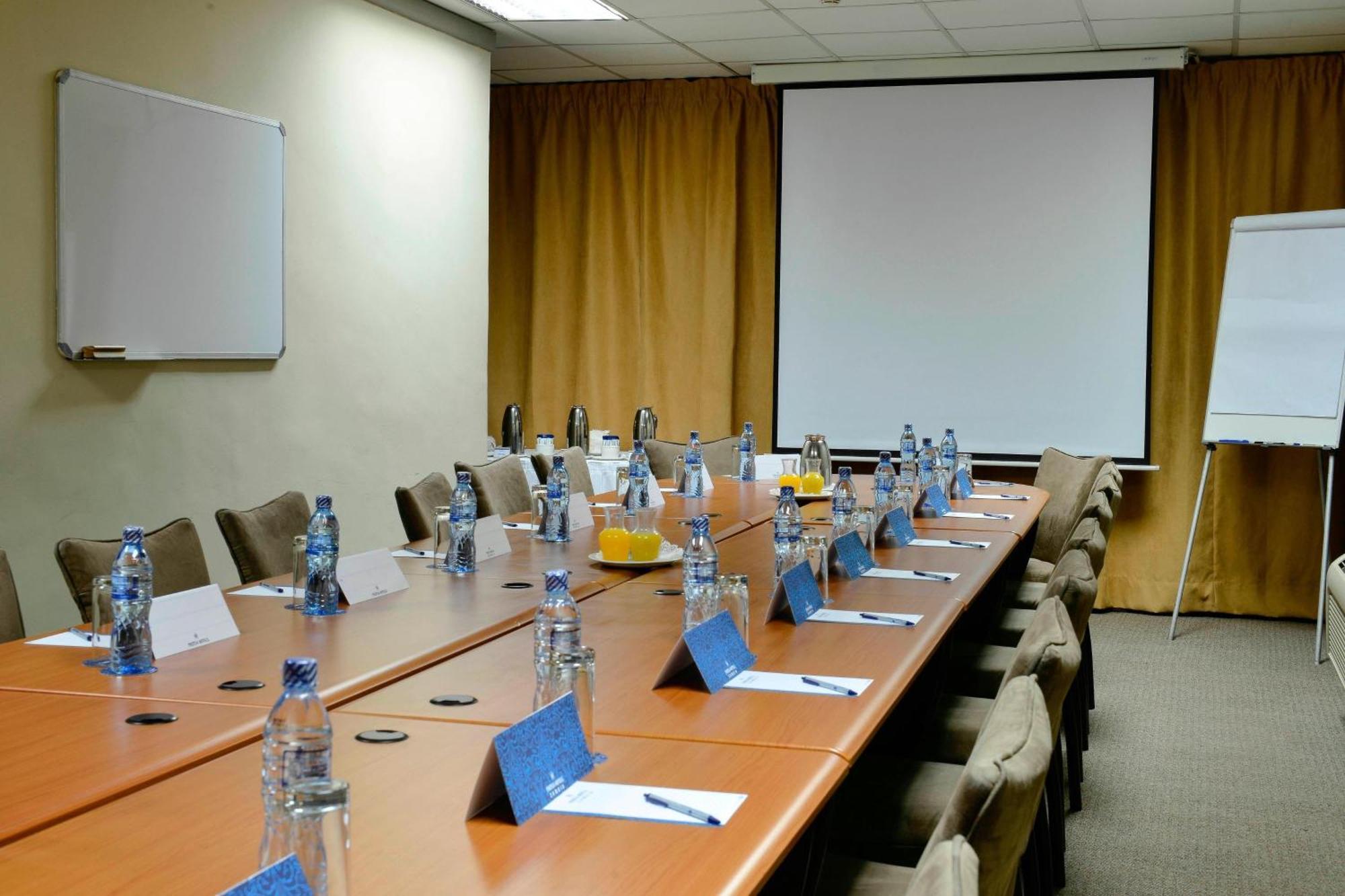 Protea Hotel By Marriott Lusaka Cairo Road Екстериор снимка